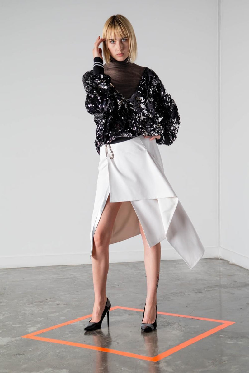 https://cdn.shopify.com/s/files/1/0034/2713/9633/files/PF19_BERLIN_PERFORATED_VEGAN_LEATHER_SKIRT_OFF_WHITE_REFLECTIVE_3.mp4